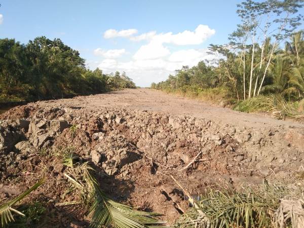 Kapten Inf Hermanto Tinjau Perkembangan Pembangunan Jalan TMMD Ke-111 Kodim 0401