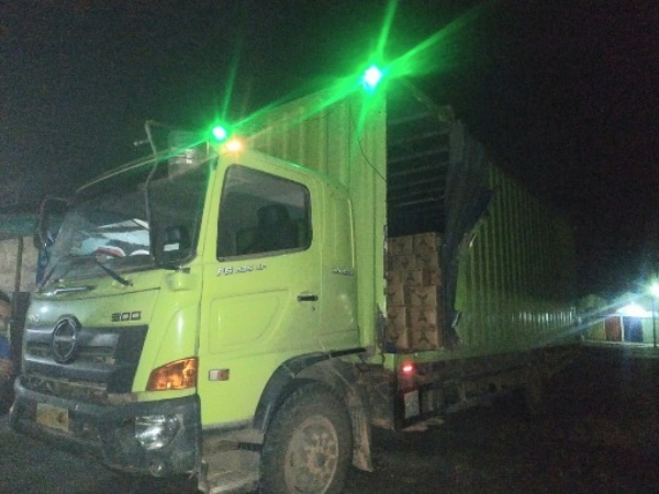 Serempetan Truk Bermuatan Gula SGC Merk Gulaku Dijarah Puluhan Pemuda di Tegineneng