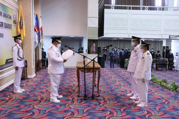 Gubernur Lampung Lantik Bupati Dan Wakil Bupati Pesisir Barat