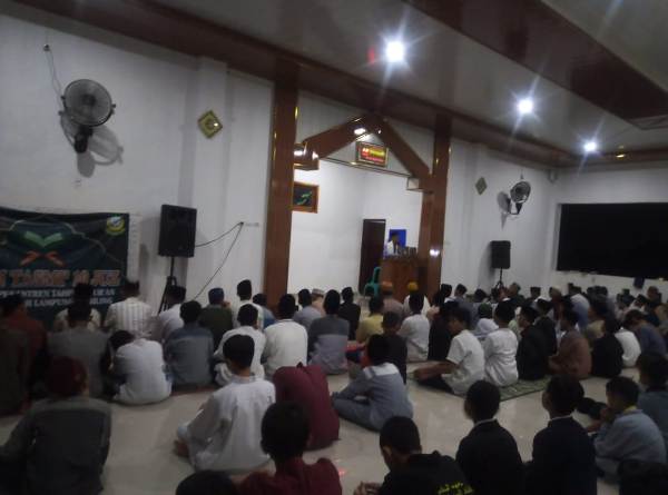 Tanam Nilai Cinta NKRI, Santri Dewan Dakwah Sholat Ghoib Untuk KRI 402