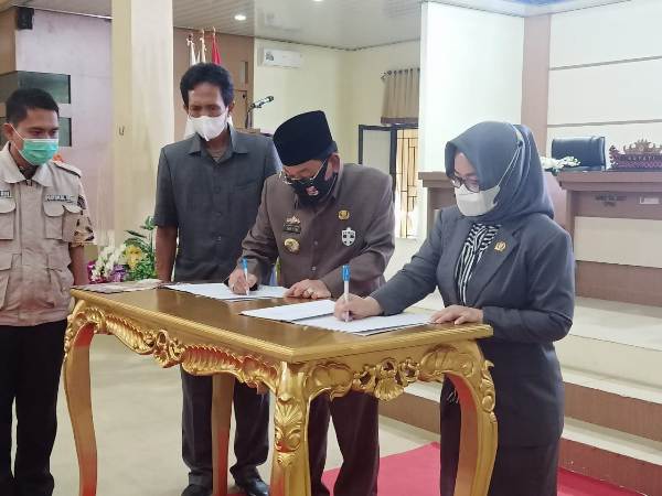 DPRD Bersama Pemkab Mesuji Tandatangani Kesepakatan Tingkat II Dan III