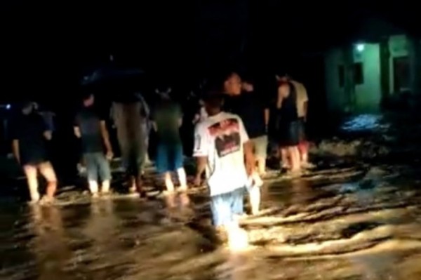 Pekon Sukarame Kabupaten Pesisir Barat Dilanda Banjir Bandang