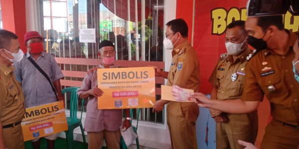 Pemkot Metro Salurkan Bantuan Sosial Bagi Lansia, Tiap Penerima Dapat Rp500.000