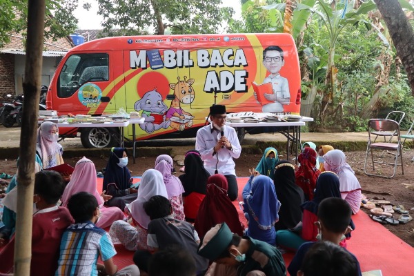 Ade Utami Launching Maskot Mobil Baca di Hari Pendidikan Nasional