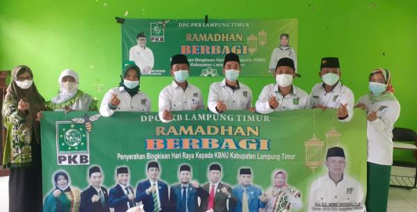 DPC PKB Berikan Bingkisan THR Untuk KBNU Lampung Timur