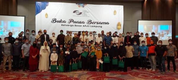 Bentuk Kepedulian Terhadap Sesama, APJII Lampung Santuni Anak Yatim