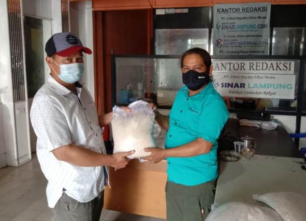 Sinarlampung.co Berbagi Kepada Sesama Di Masa Pandemi dan  Bulan Ramadhan