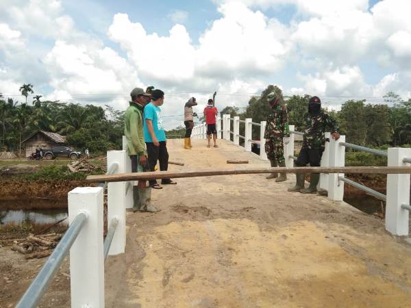 Kapten Inf Hermanto Tinjau Infrastruktur Fisik Di Kecamatan Lalan