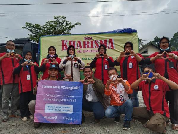 LKS Alamanda Gandeng LAN Tanggamus Bagikan Nasi Kotak Kepada Warga