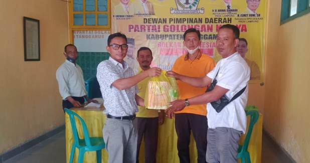 Ketua Golkar Tanggamus Berbagi Tali Asih Untuk Pengurus dan Kader