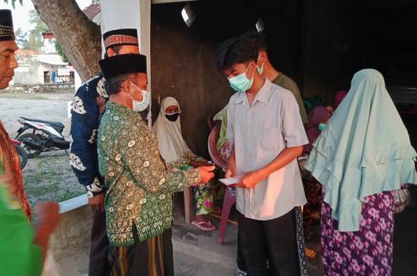 Fauzi Salurkan Sebagian Gajinya Untuk Santuni Anak Yatim Piatu Dan Jompo