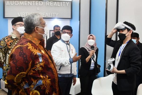 Johnny G. Plate: Literasi Digital Sebuah Keharusan Ditengan Intensifnya Penggunaan Internet