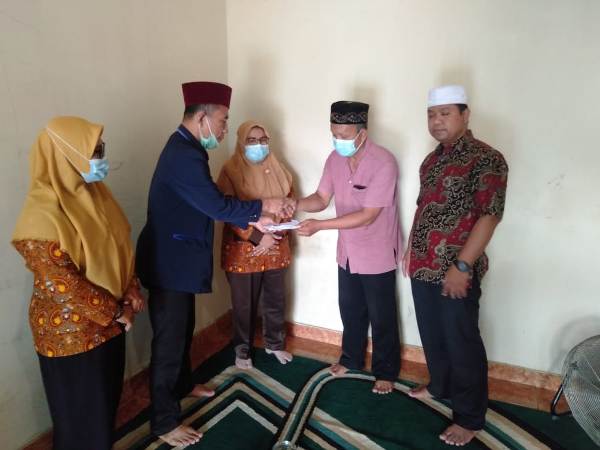 DPD AGPAII Lampung Tengah Berikan Bantuan Kepada Suprapto