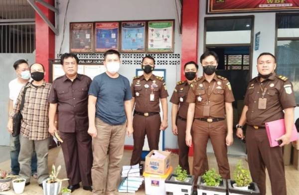 Korupsi DAK Disdik Jaksa Serahkan Nazaruddin Ke Rutan Menggala