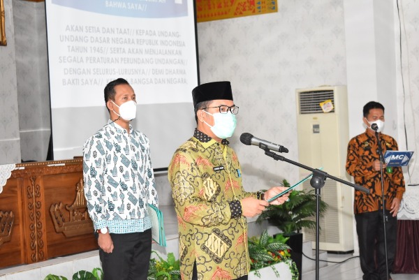 Kakanwil Kemenag Provinsi Lampung Lantik JFT Arsiparis Dan PNS
