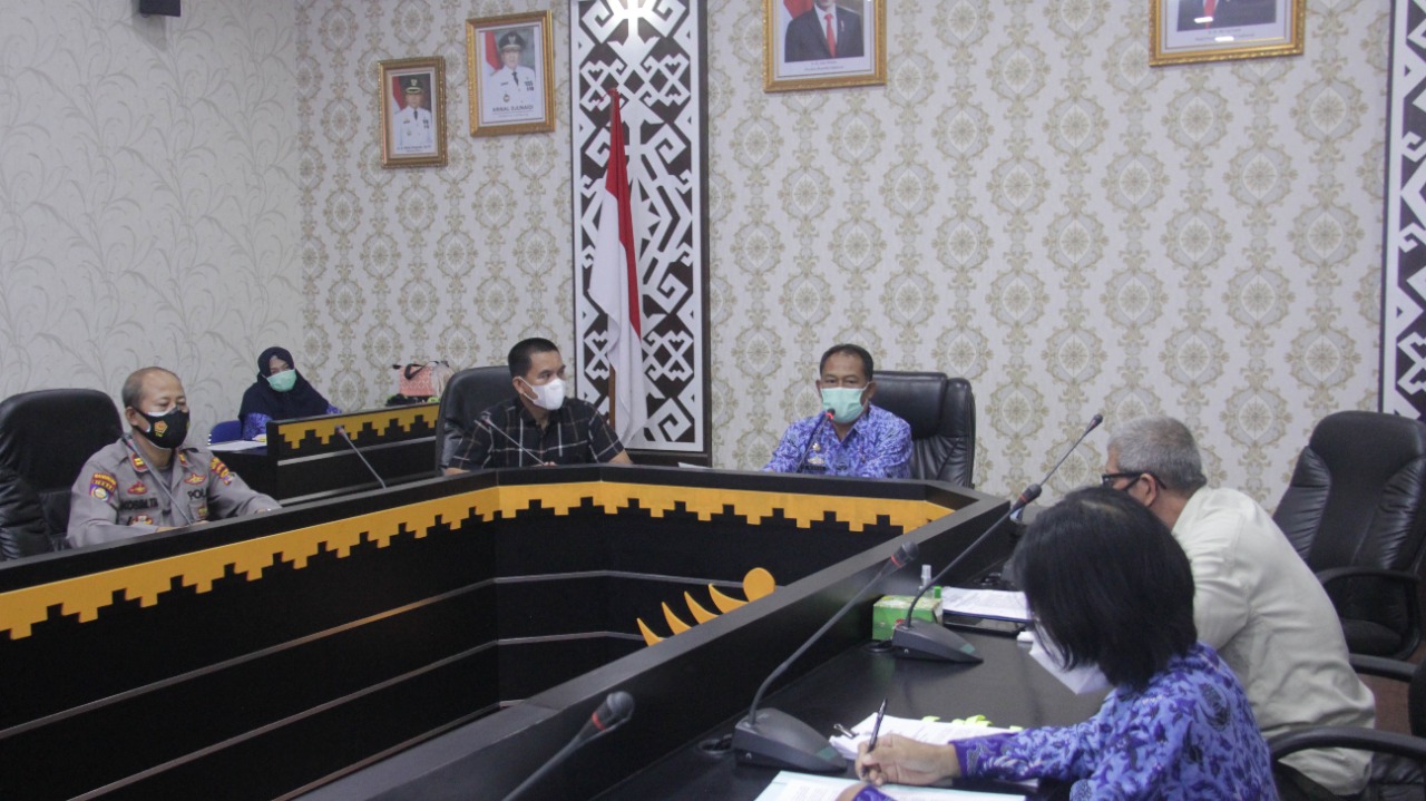 Asisten III Kota Metro Pimpin Rapat Pembahasan Perwali Sanksi Pelanggaran Prokes Covid-19
