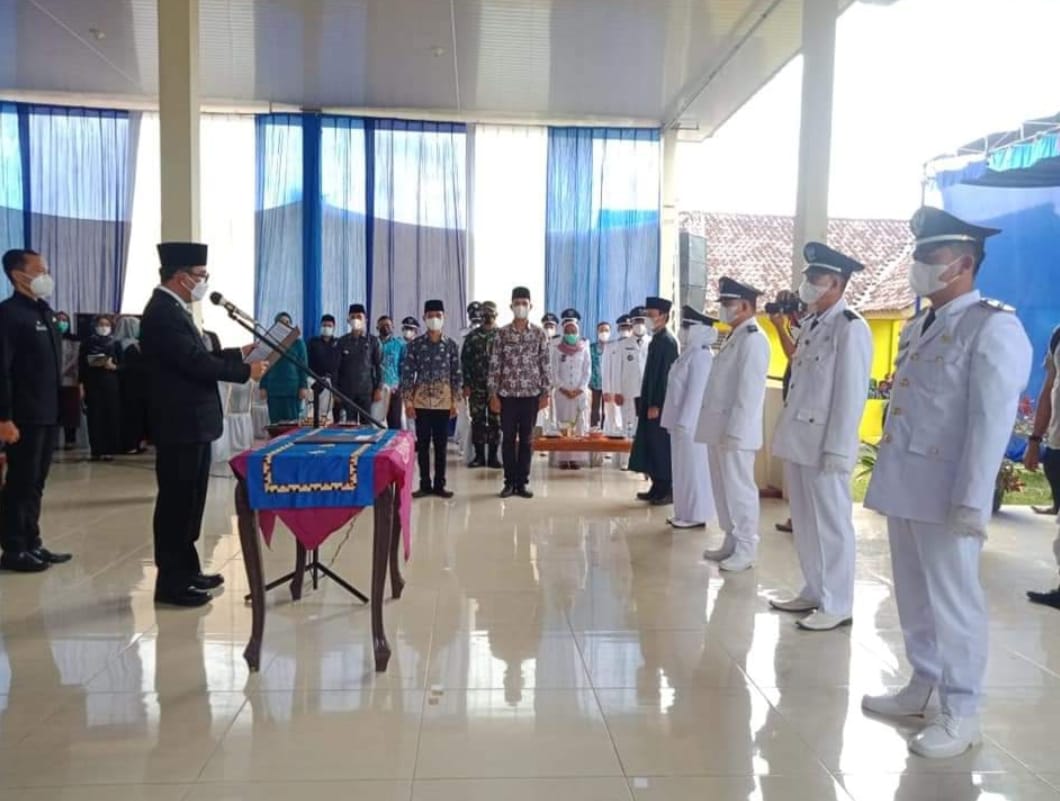 Bupati Way Kanan Lantik 16 Kakam Di 3 Kecamatan