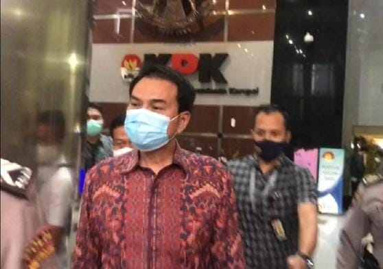 Usai Diperiksa KPK 9 Jam, Azis Syamsudin Bungkam saat Keluar Gedung Merah Putih