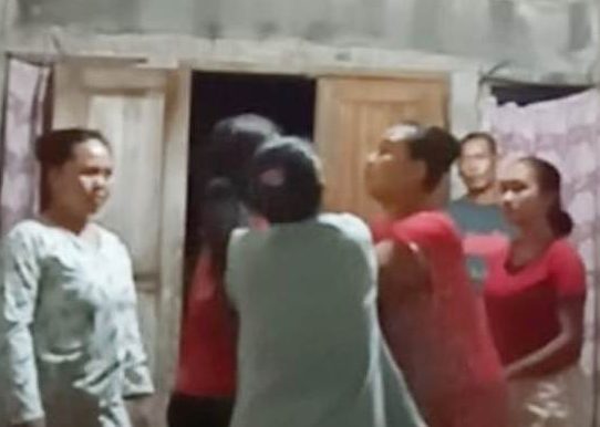 Hanya Karena Status Facebook Anak Dibawah Umur di Kroyok Emak Emak Dan Dua Kerabatnya