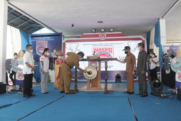 13 Provinsi Ikuti Invitasi Nasional Remaja Junior Angkat Berat Klasik I di Pringsewu