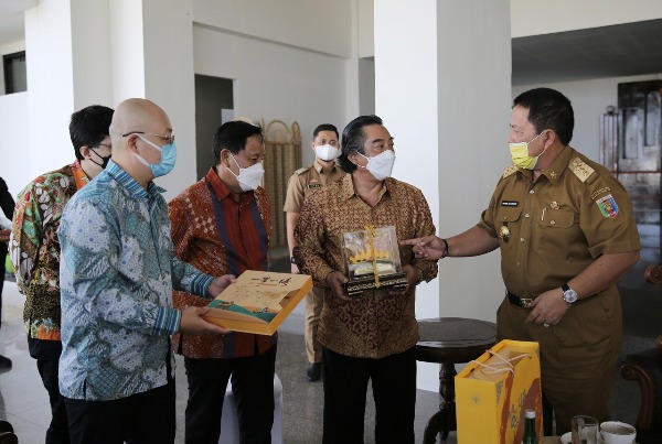 Terima Audensi Tiga Pengusaha Asal China, Arinal Tawarkan Investasi