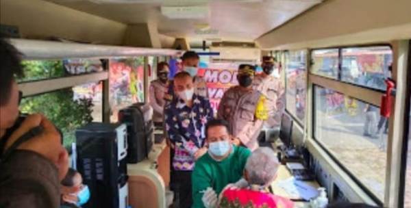 Kadis Kesehatan Tulang Bawang Monitor Pelaksanaan Vaksinasi Terhadap Guru Dan Lansia