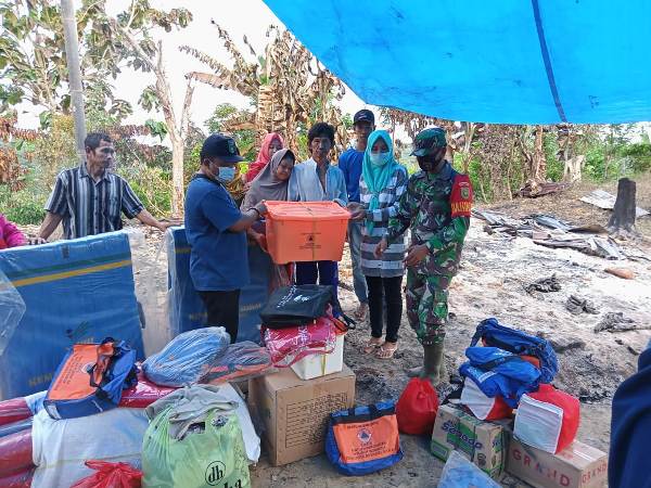 Supri Dapat Bantuan Dari Dinsos Dan BPBD Kabupaten Tanggamus