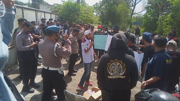 Lecehkan Profesi Wartawan, FJSR Dan PERWAST Geruduk PT CBP