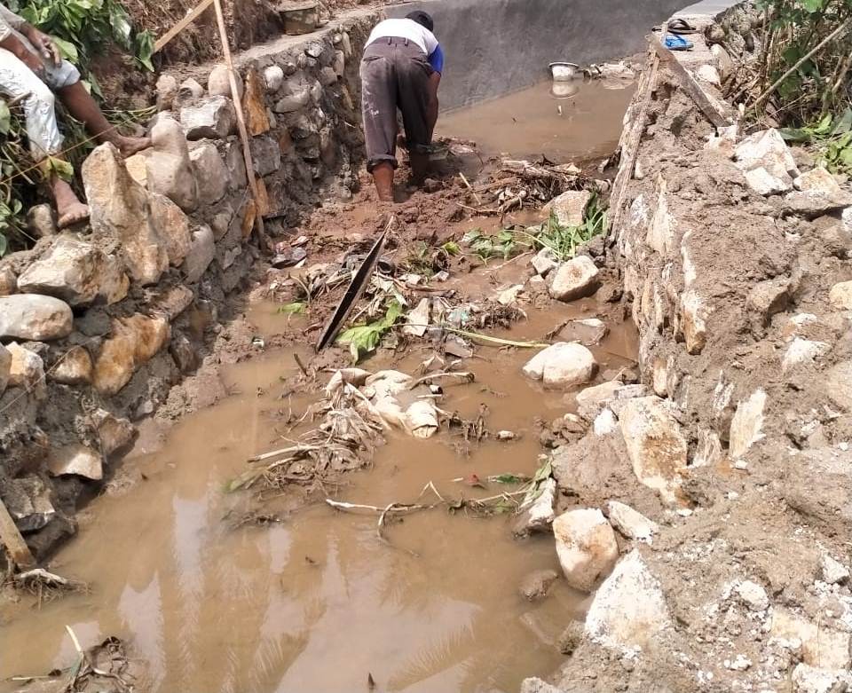 Rehabilitasi Irigasi Way Padang Cermin Diduga Dikerjakan Asal Jadi dan Amburadul