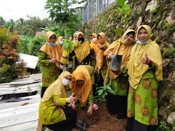 PC Aisyiyah Kemiling Tanam Pohon Di Panti Asuhan Muhammadiyah Budi Mulya 2