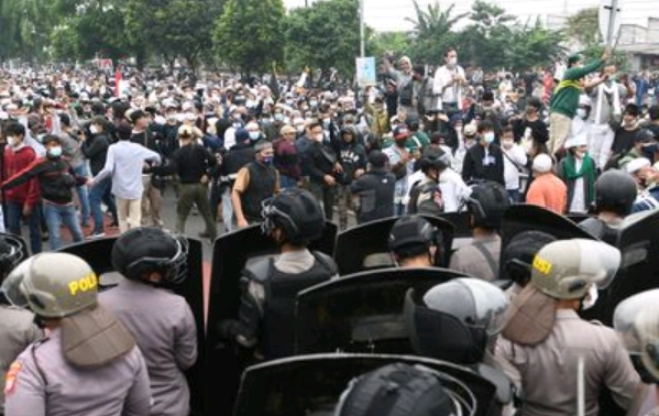 Polisi Amankan Ratusan Massa Yang Akan Berunjukrasa di PN Jakarta Timur