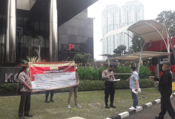 Demo Depan Gedung Merah Putih AMLB Minta KPK Tetapkan Nunik Tersangka