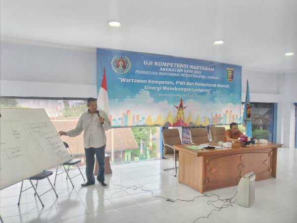 Pra-UKW PWI Provinsi Lampung, Nizwar Paparkan Materi Uji Kompetensi