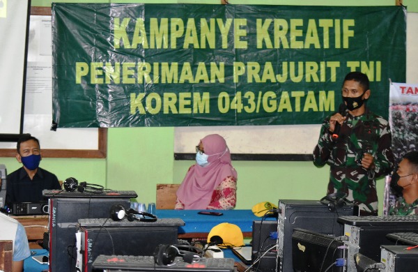Korem 043/Gatam Kampanye Kreatif Di SMA Utama 2 Dan 3 Bandar Lampung