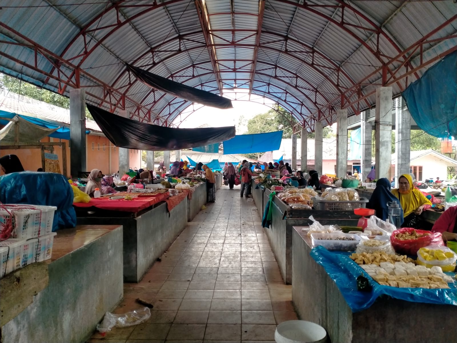 Jelang Hari Raya Idul Adha, Harga Sembako di Pasar Liwa Relatif Stabil