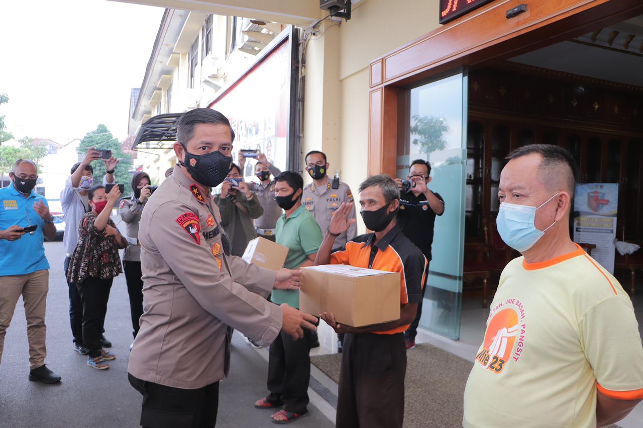 Polda Lampung Distribusikan Bantuan untuk Masyarakat Terdampak PPKM di Kota Bandar Lampung