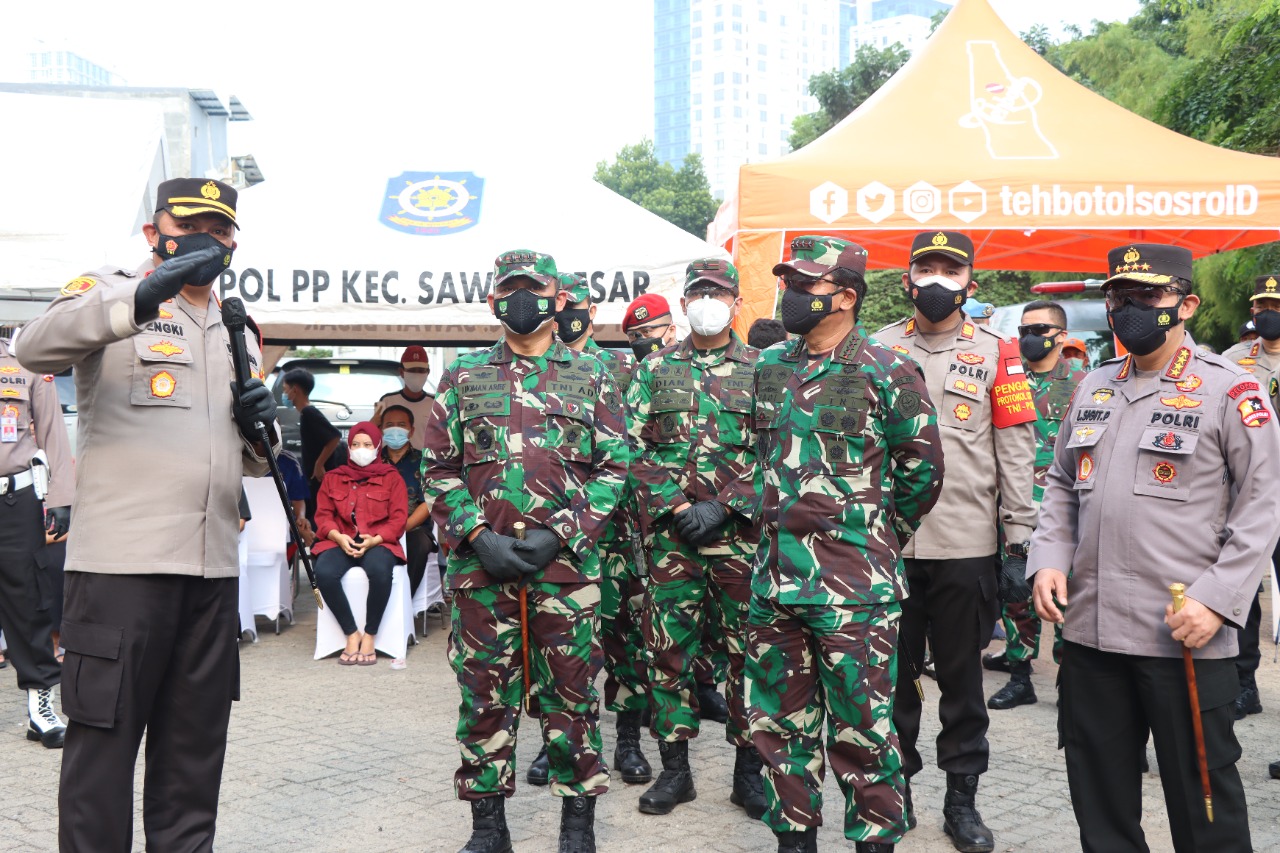 Apresiasi Vaksin Keliling, Kapolri dan Panglima TNI Kunjungi Tiga Lokasi Gerai Kodim dan Polres Metro Jakarta Pusat