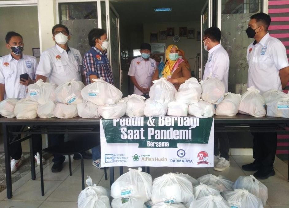 APINDO Lampung Peduli Salurkan Bansos untuk Nakes dan Warga Isoman