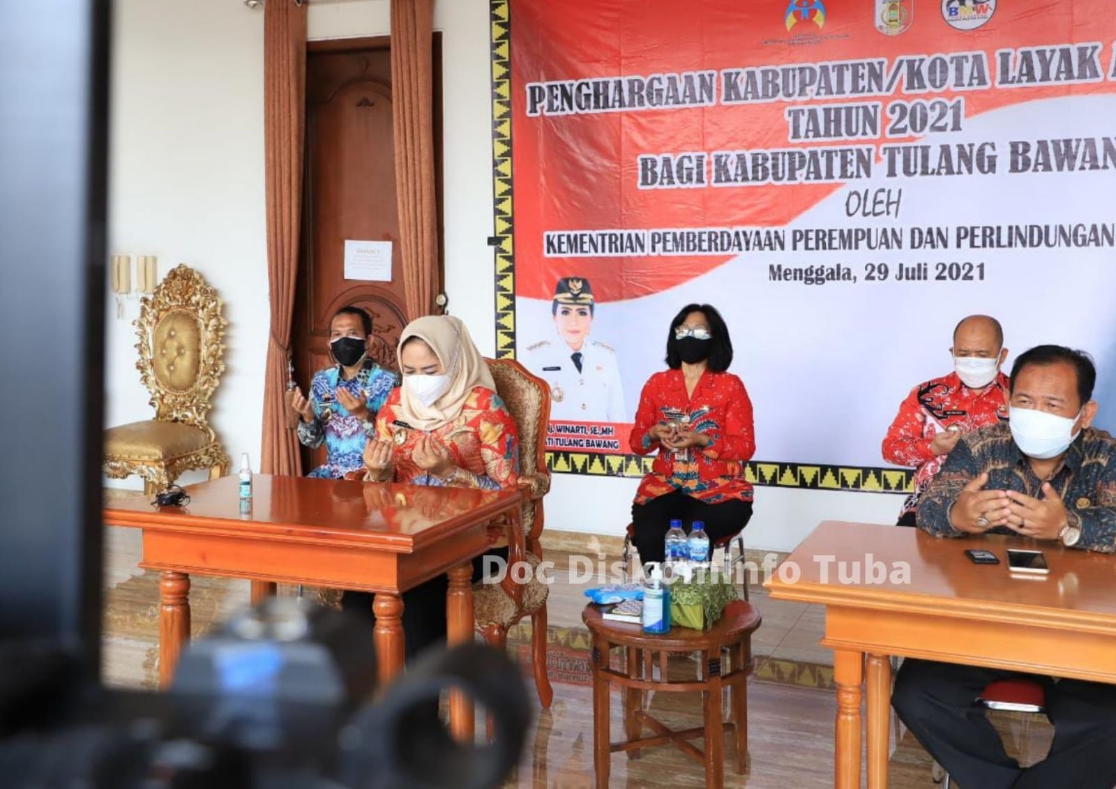 Bupati Tulang Bawang Terima Penghargaan KLA Tahun 2021