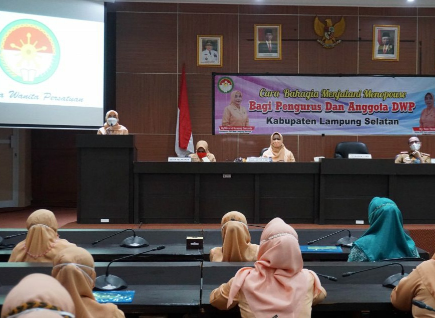 DWP Lamsel Gelar Seminar Pendidikan Tentang Pemahaman Cara Bahagia Jalani Menopouse Bagi Pengurus