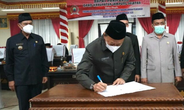 Sah! DPRD Kabupaten Lamsel Setujui Raperda Pertanggungjawaban APDB TA 2020