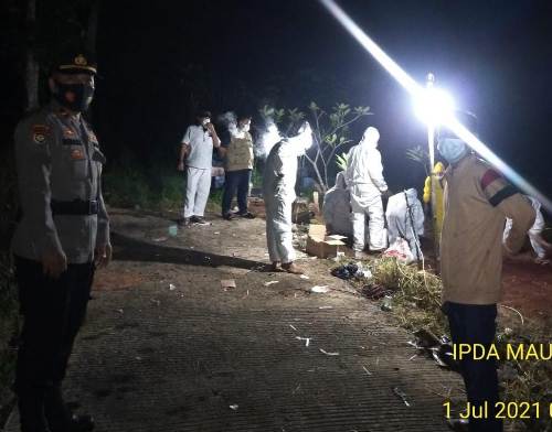 Polsek Sidomulyo Dan Aparat Desa Dampingi Pemakaman Secara Prokes Perawat Hamil Yang Wafat Akibat Covid-19