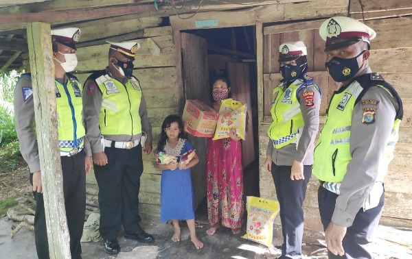 Satlantas Polres Tulang Bawang Baksos Jumat Berkah, Di Kampung Panca Karsa Purna Jaya