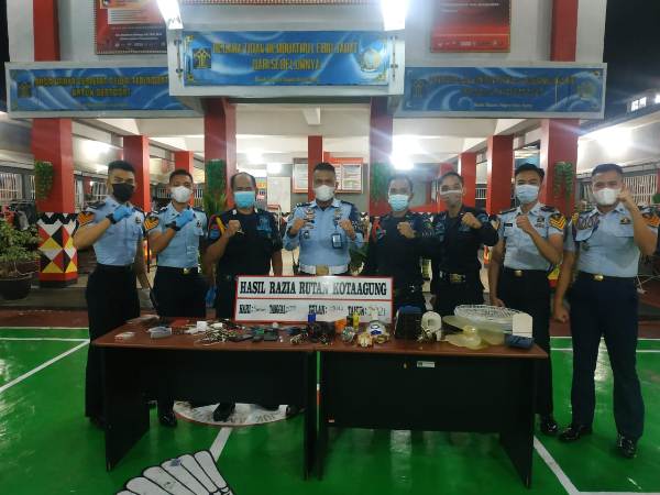 Rutan Kelas IIB Kota Agung Razia Kamar Hunian WBP Dan Temukan Barang Terlarang