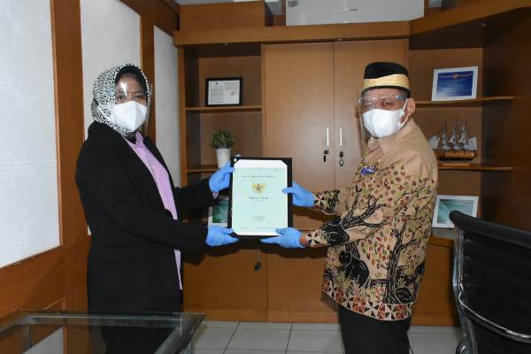 Bupati Bersama Wakil Bupati Lamtim Hadiri Penandatanganan Naskah Hibbah Dan Berita Acara BMN/DMD Di MA