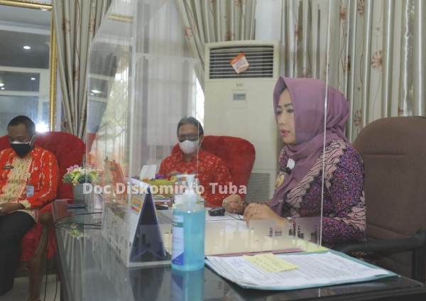 Bupati Tuba Serahkan Bantuan Ekonomi Kreatif BMW Di Dua Kecamatan Secara Simbolis