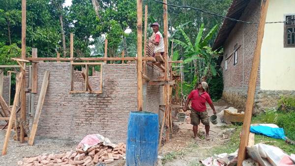 Rumah Kakek Subirman Di Renovasi Dinas PUPR Tanggamus