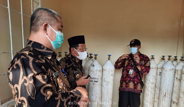 Bupati Mesuji Tinjau Ketersediaan Tabung Oksigen Di RS Ragam Begawe Caram