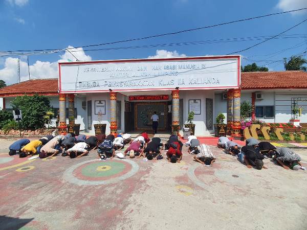 Program Asimilasi dan Bebas Bersyarat: 32 Napi Lapas Kalianda Bebas 