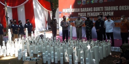 Kapolda Metro Jaya Serahkan Tabung Oksigen Asal China Tangkapan Polres Jakarta Pusat Untuk Bantuan Medis